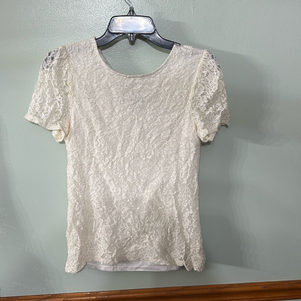 Express off white lace short sleeve blouse. Size: small. Lined top.